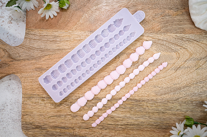 Piped Shell Border Silicone Mould