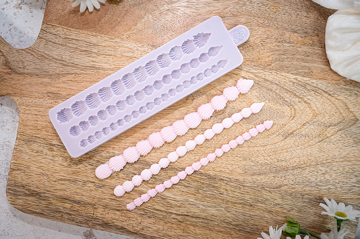Piped Shell Border Silicone Mould