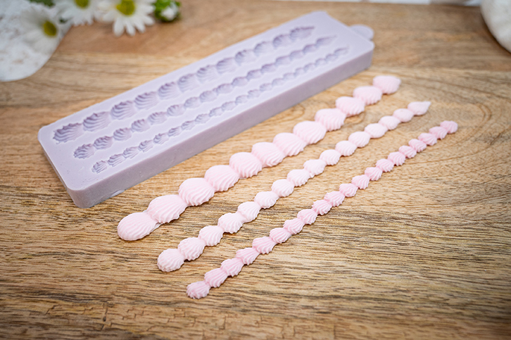 Piped Shell Border Silicone Mould