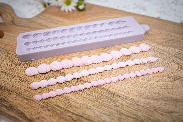 Piped Shell Border Silicone Mould
