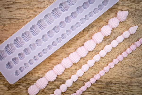 Piped Shell Border Silicone Mould